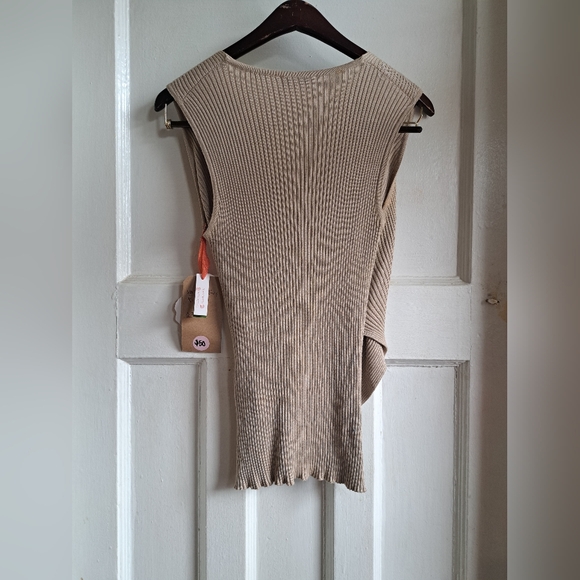 Armani Collezioni Size L Made in Italy Vintage Giorgio Armani - Tan sweater tank - Picture 4 of 4
